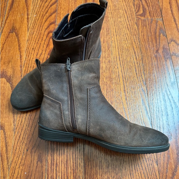 ECCO Touch 15 Women's Bootie in brown / Size 8 or 39 - Picture 5 of 9
